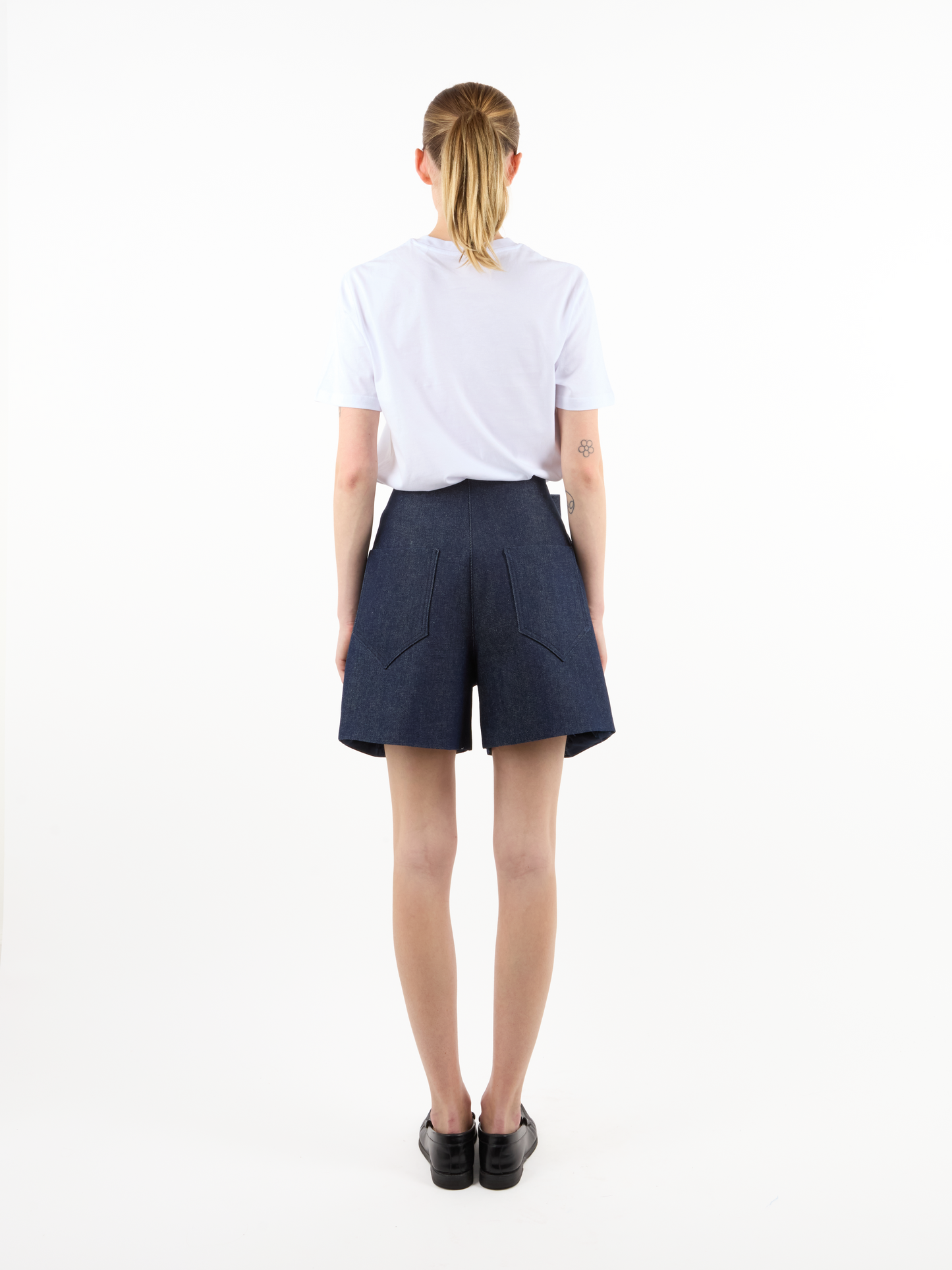 SHORT À PLIS BOUTONNÉS EN DENIM