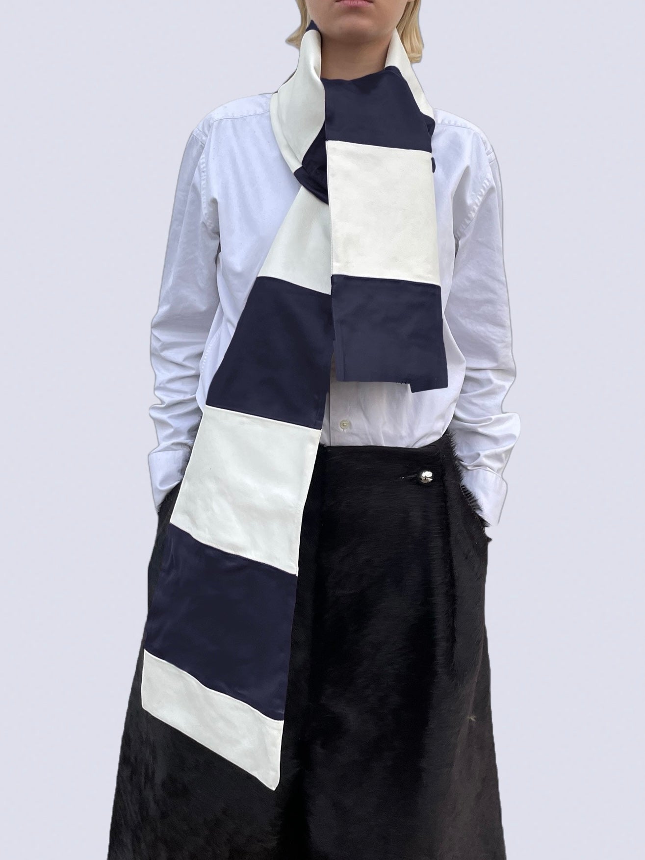 NAVY STRIPED NAPPA SCARF