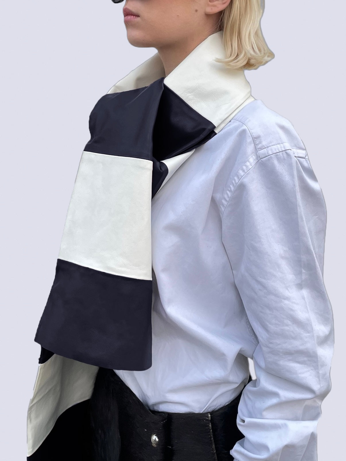 NAVY STRIPED NAPPA SCARF