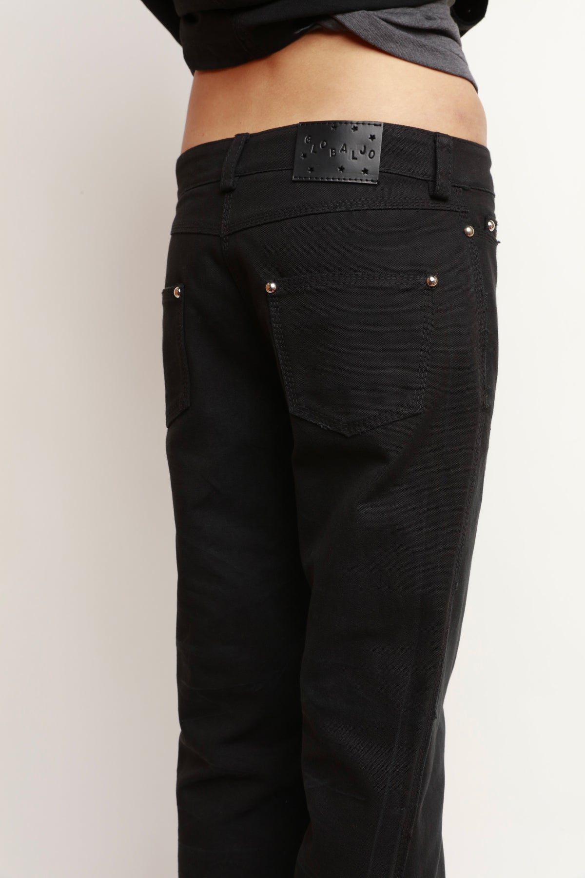 DISTRESSED PANTS