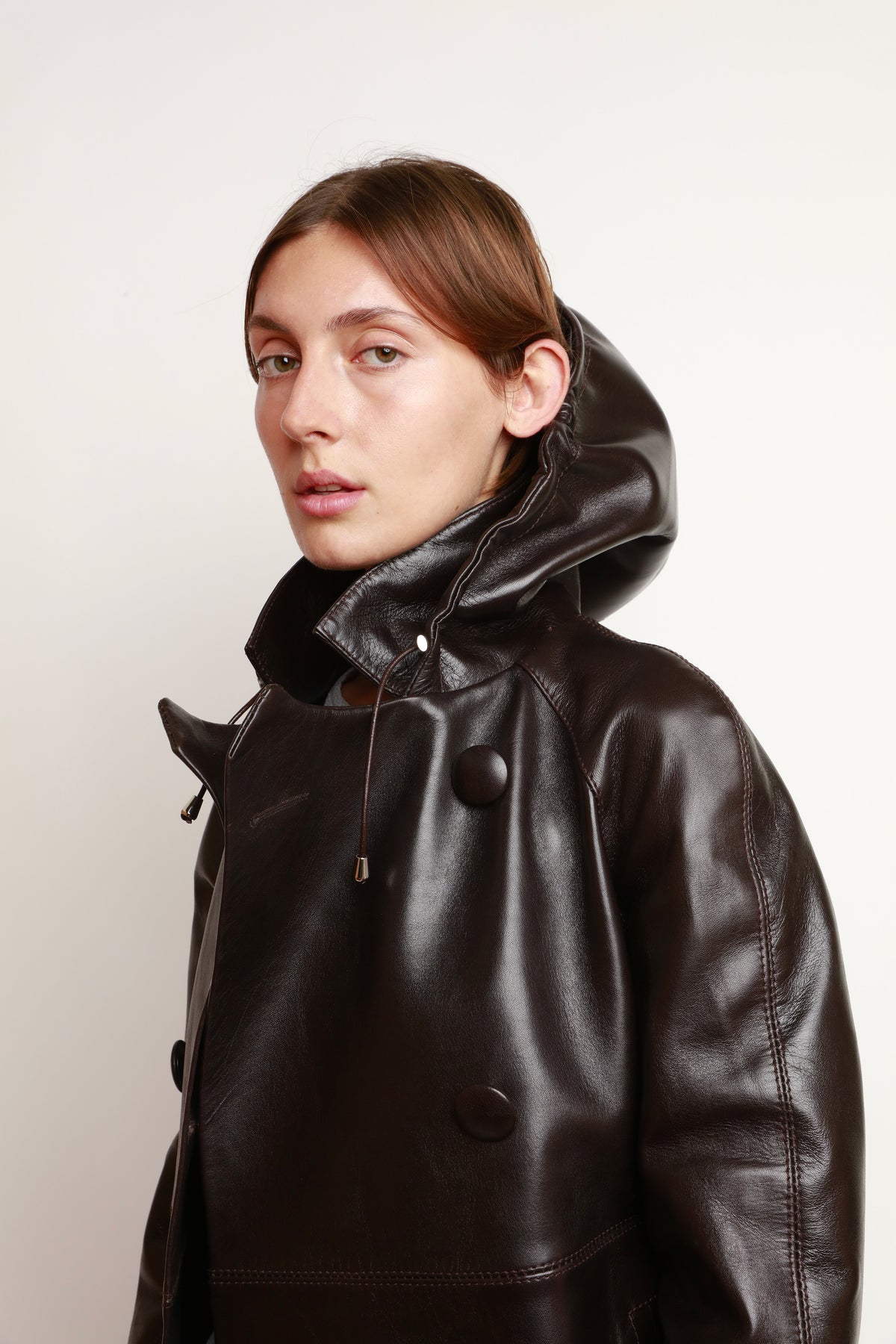 MANTEAU À CAPUCHE