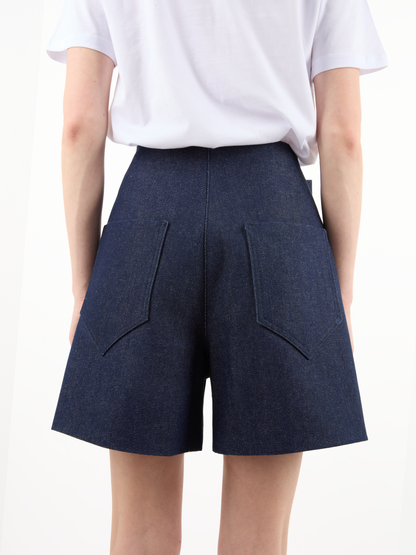 SHORT À PLIS BOUTONNÉS EN DENIM