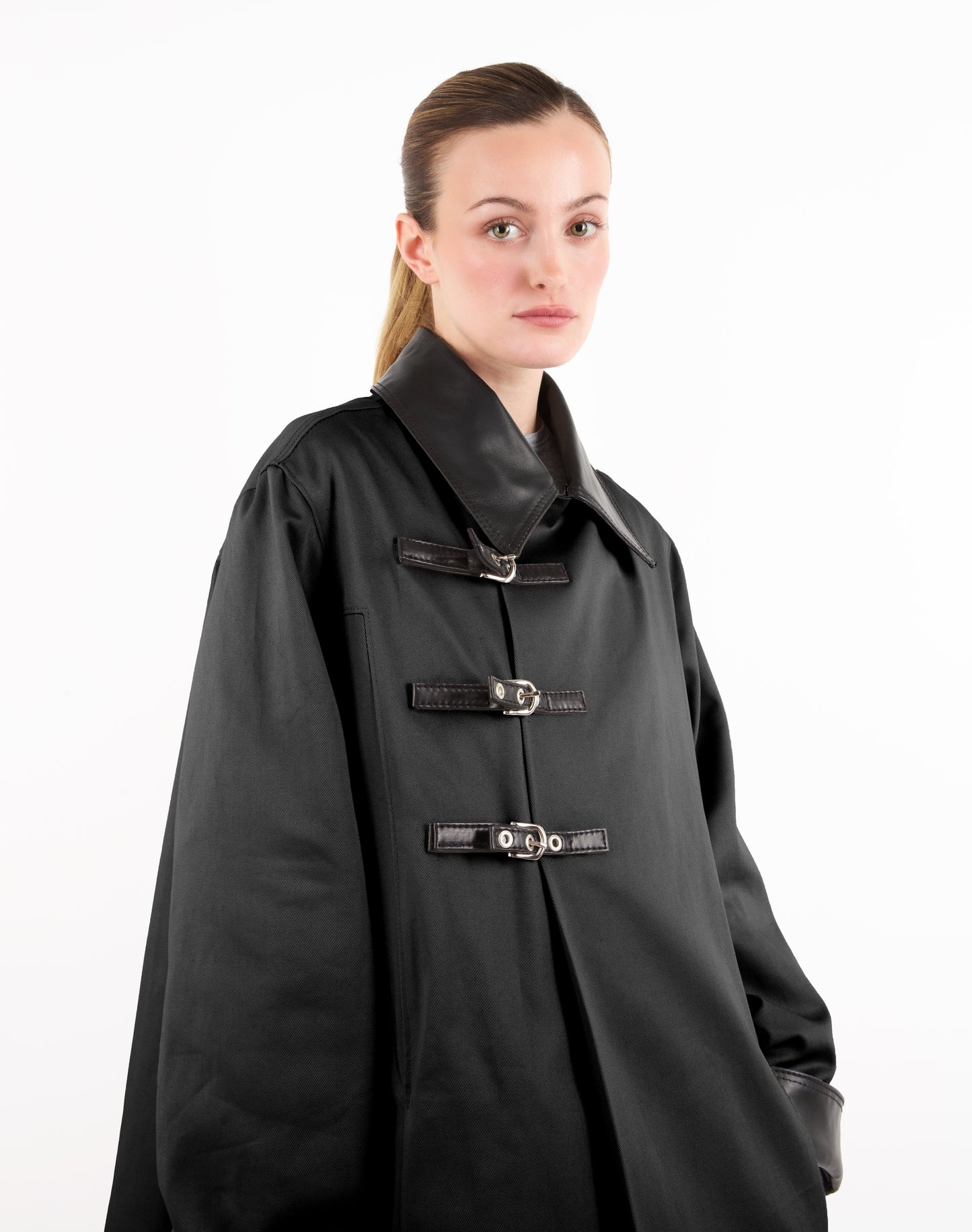 BUCKLE COAT